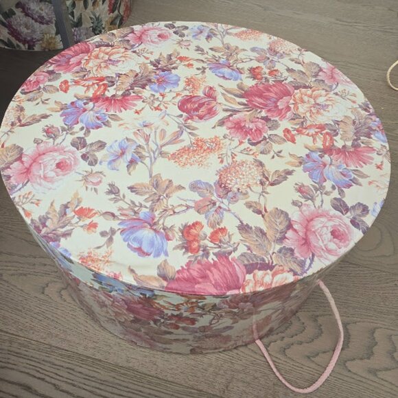 Black Derby Winter Hat with Cream Flower - Picture 4 of 4